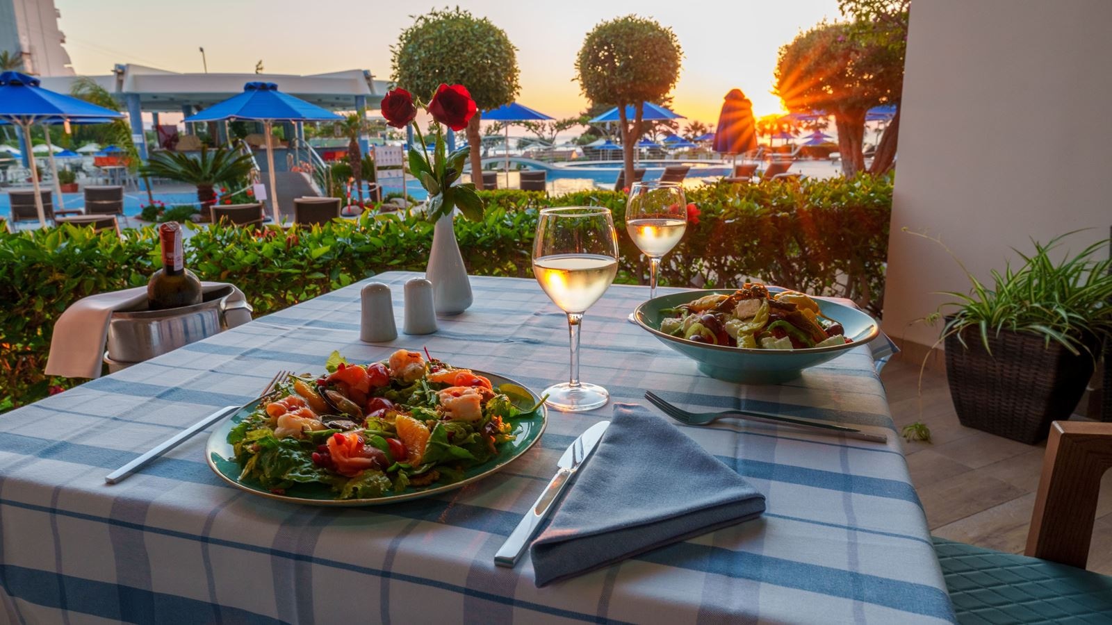 restaurants-tramonto-pool-restaurant