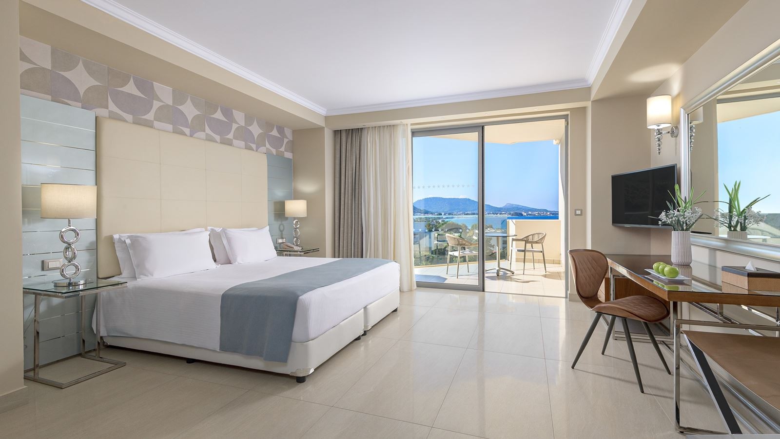 rooms-superior-suite-side-sea-view
