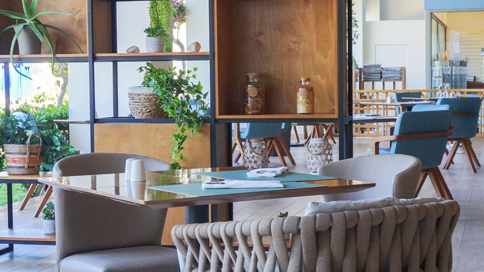 restaurants-tramonto-pool-restaurant