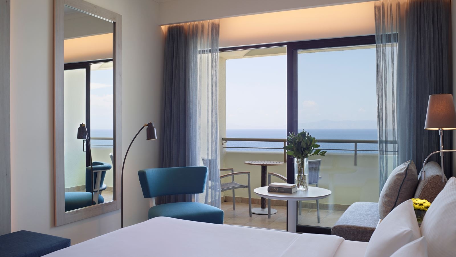 rooms-room-deluxe-double-sea-view-balcony