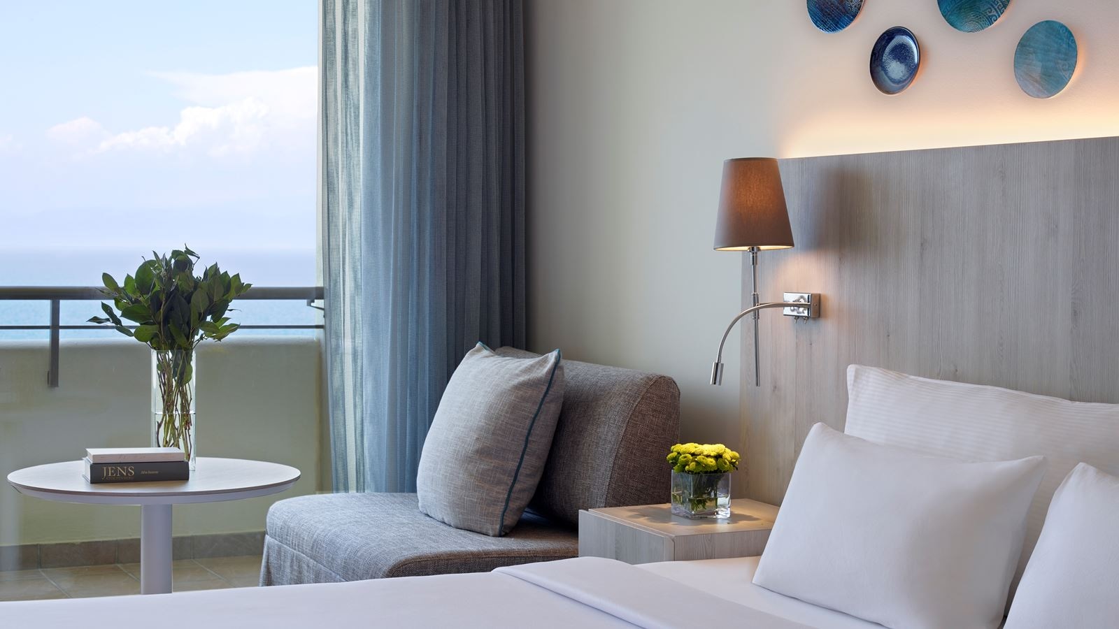 rooms-room-deluxe-double-sea-view-balcony