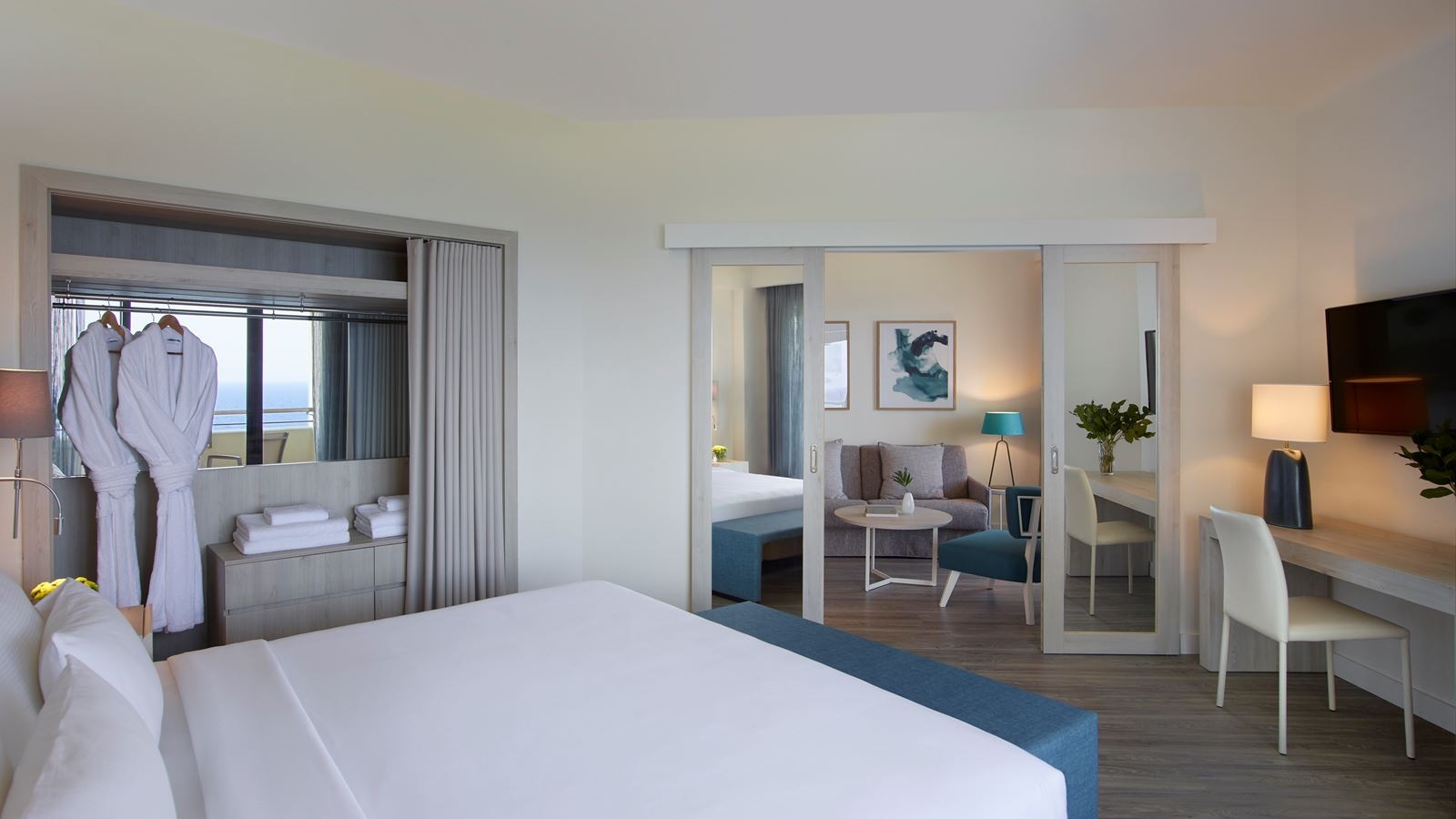 rooms-suite-junior-sea-view-balcony