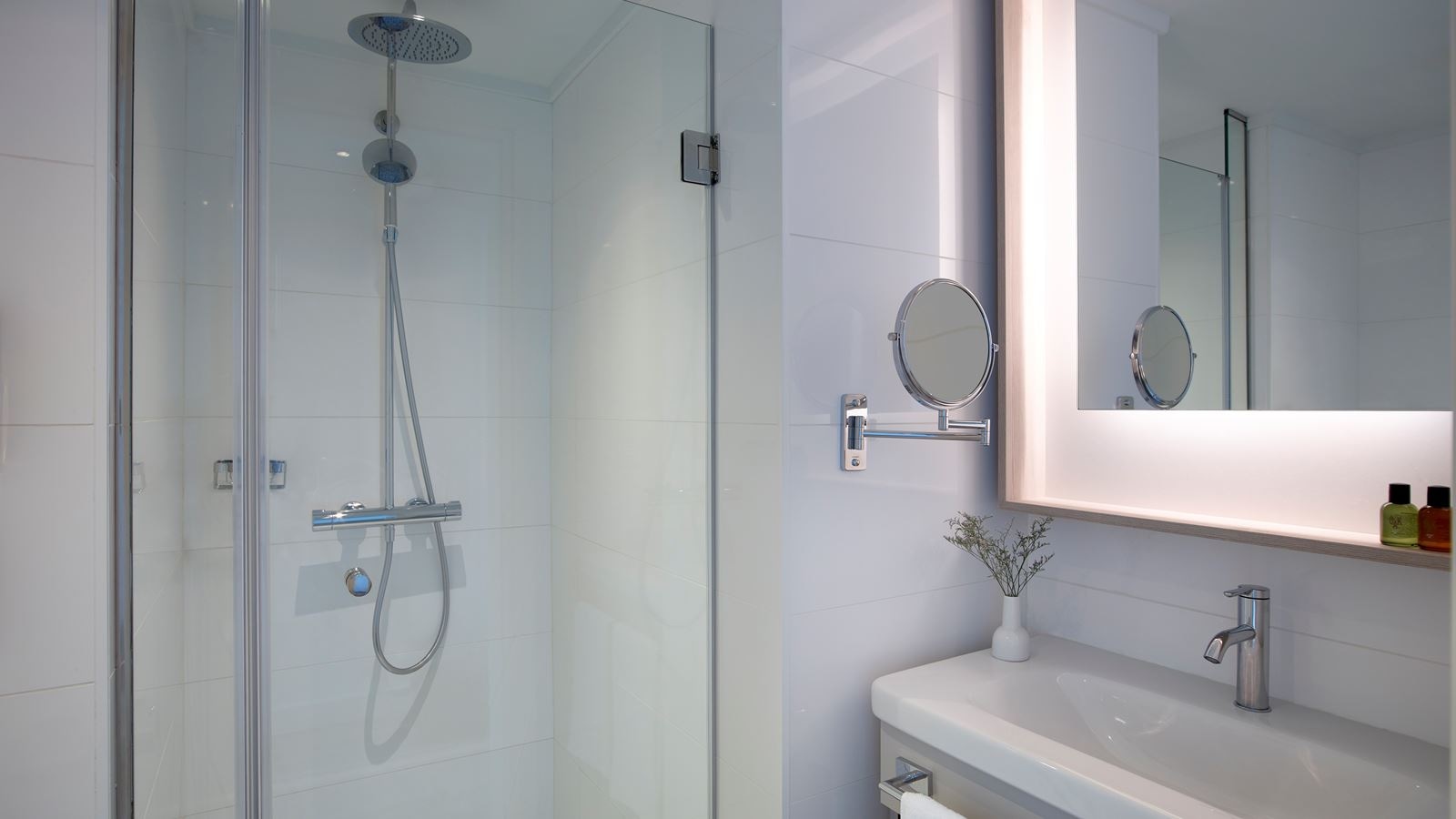 rooms-room-deluxe-double-forest-view-balcony