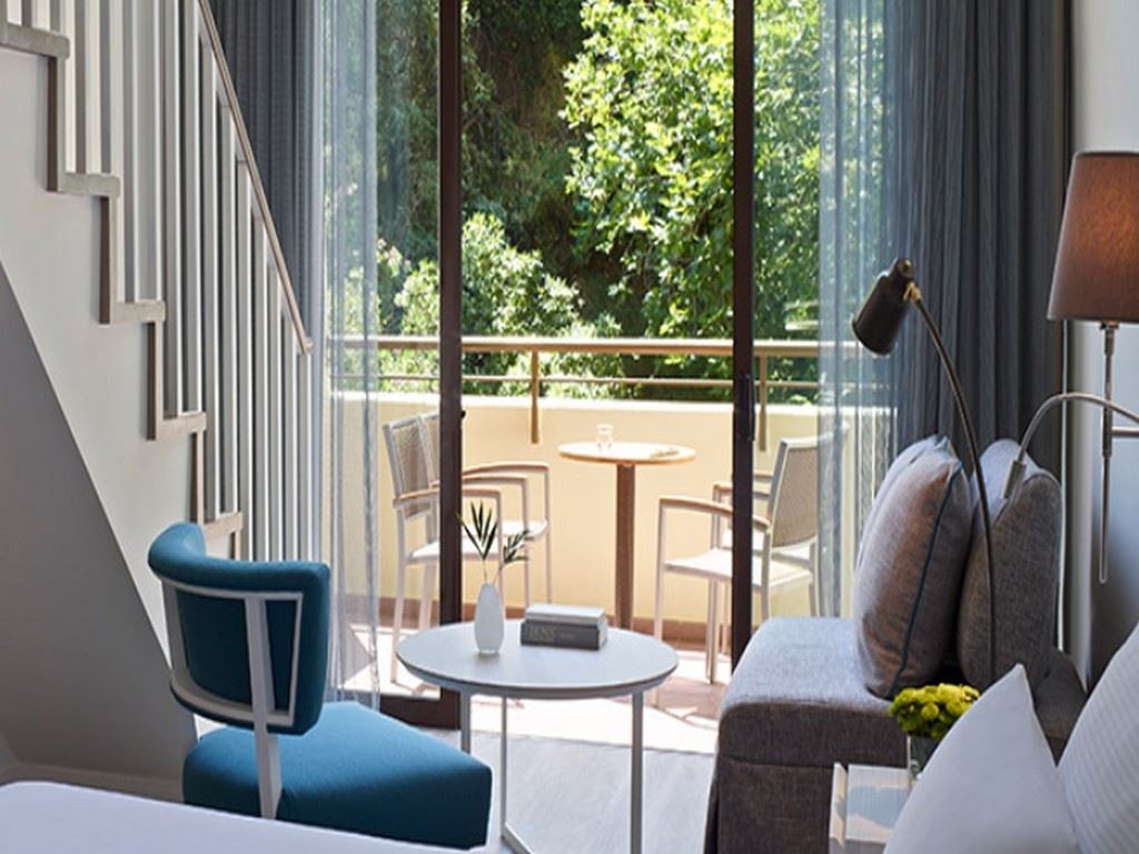 rooms-room-deluxe-single-forest-view-balcony