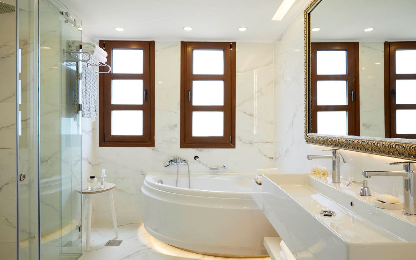 rooms-deluxe-suite-pv-or-sv