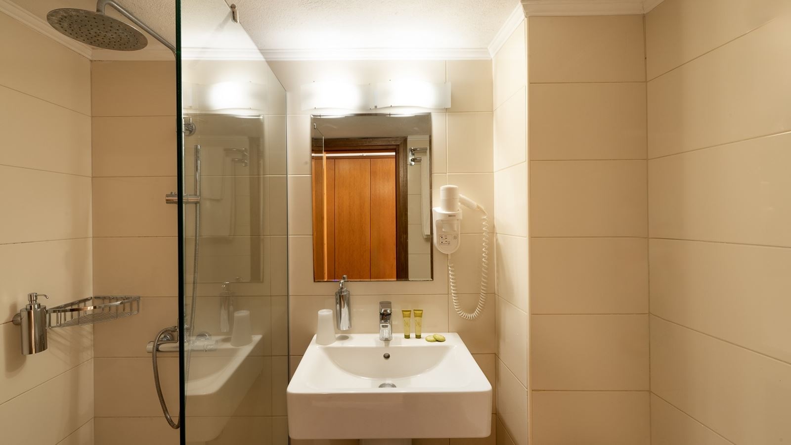 rooms-twin-garden-view