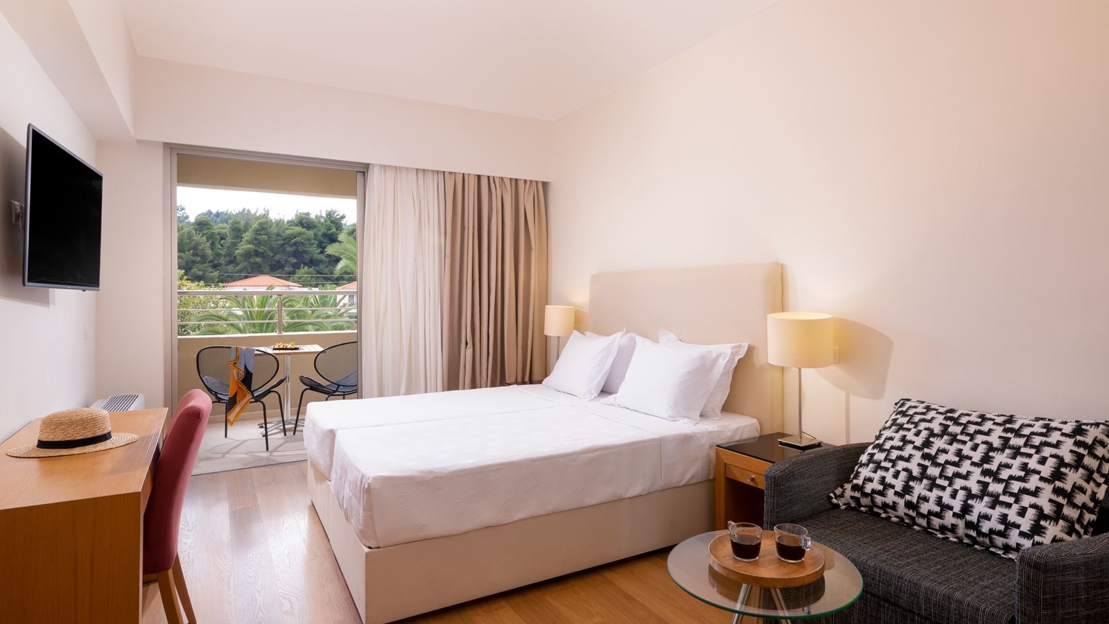 rooms-deluxe-room-garden-view