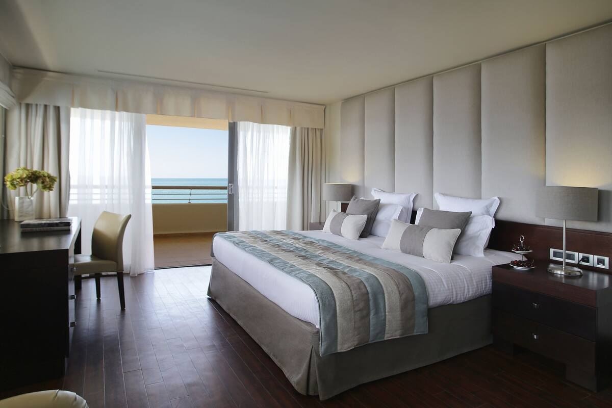 rooms-royal-suite-sea-or-marina-view