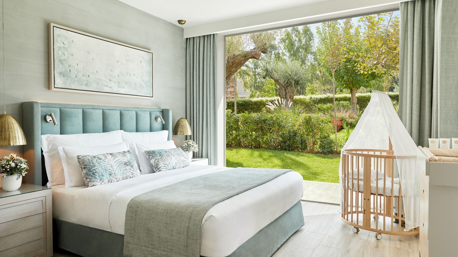 rooms-one-bedroom-suite-private-garden-garden-view