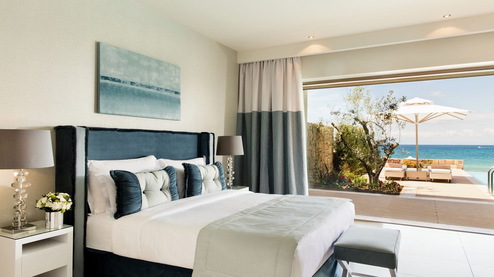 rooms-two-bedroom-bungalow-suite-private-pool-front-sea-view