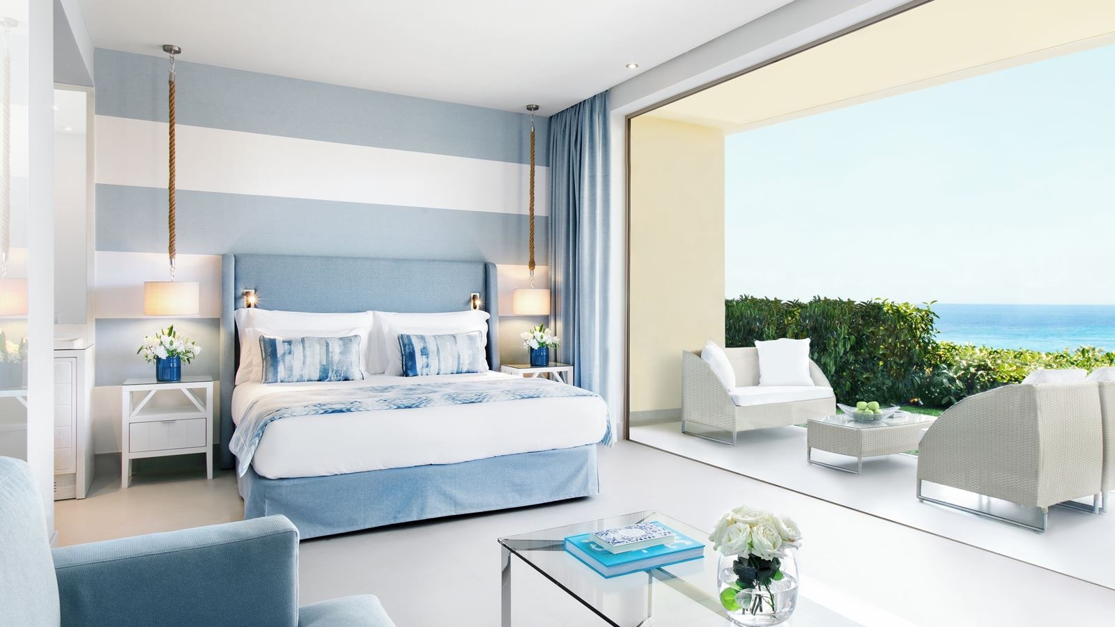 rooms-deluxe-double-room-private-garden-sea-view