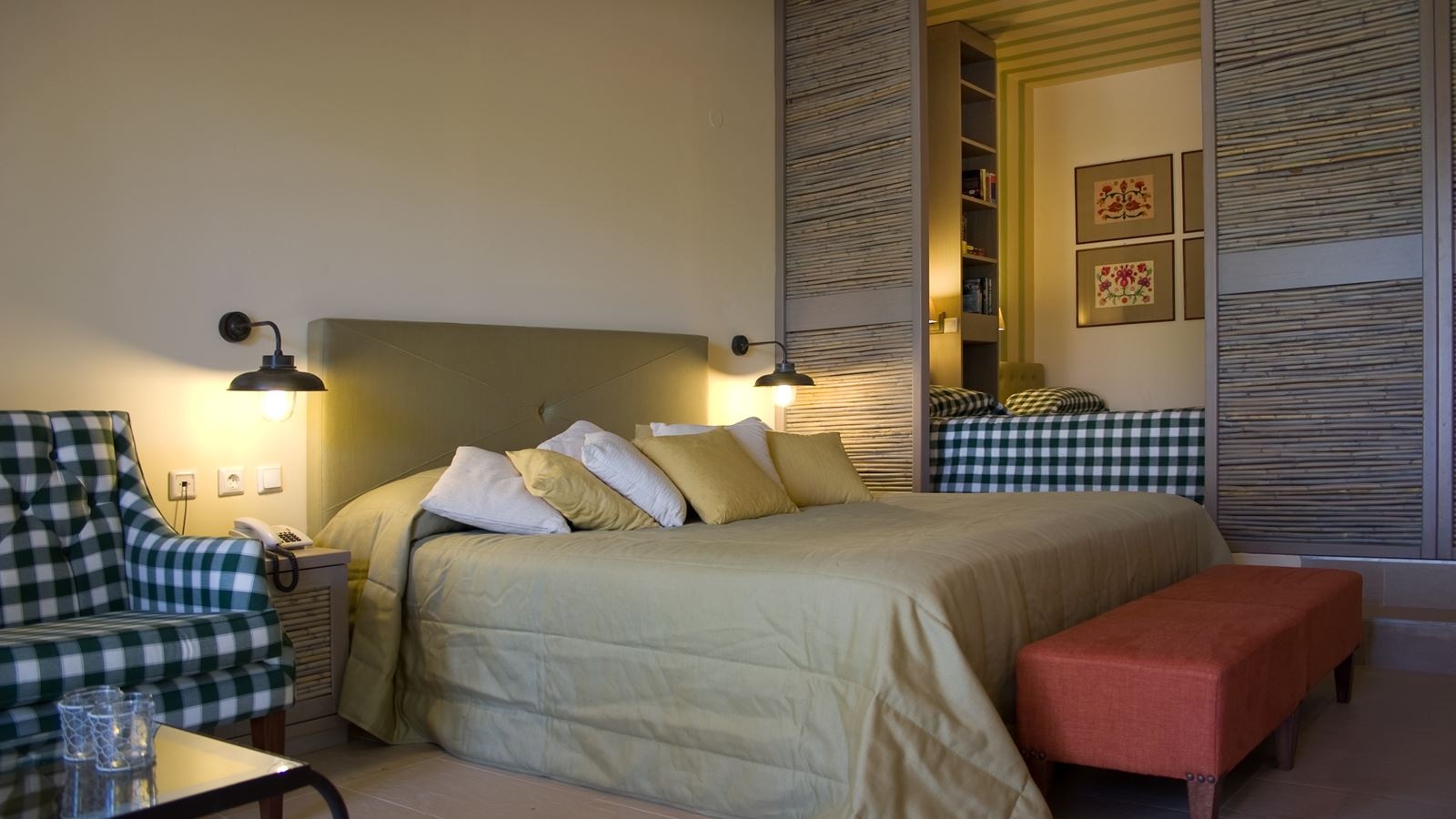 rooms-classic-family-room-garden-view