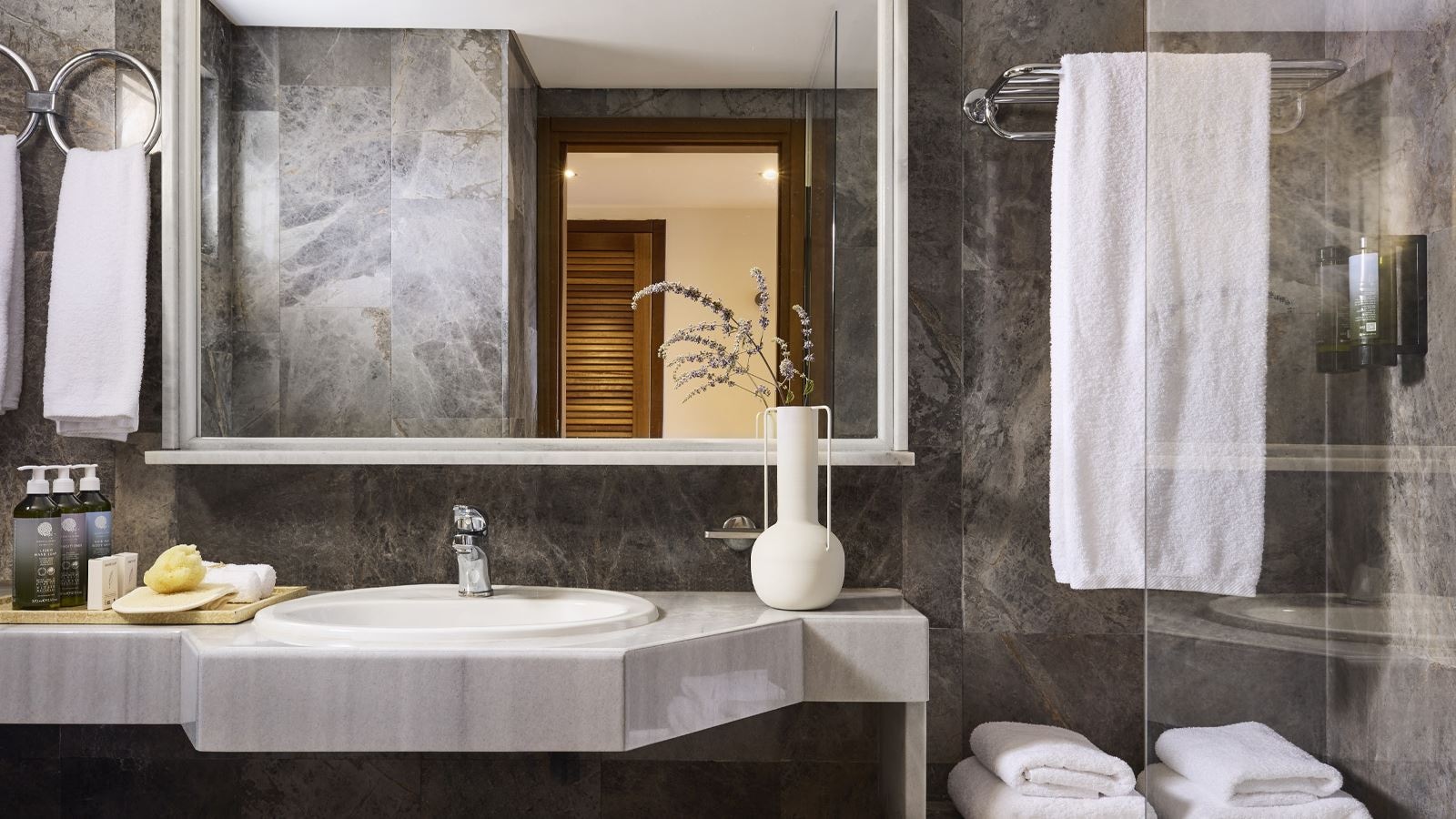 rooms-classic-bungalow-side-sea-view