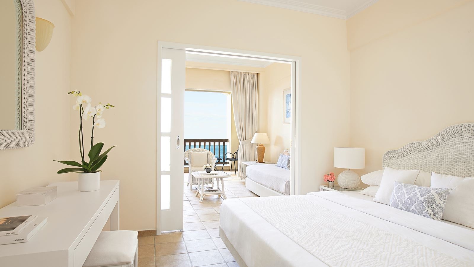 rooms-room-family-sea-view