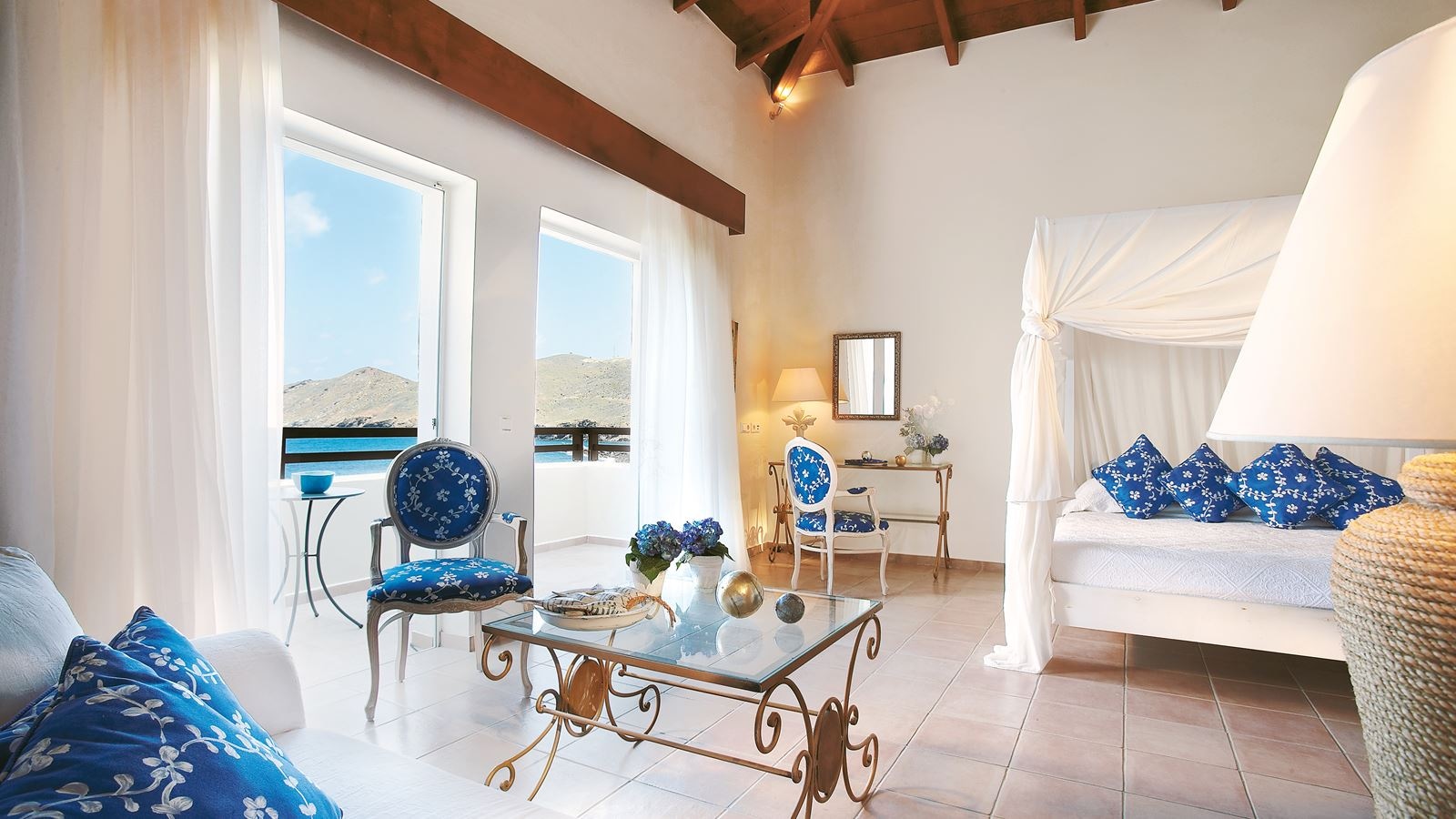rooms-marin-bay-first-row-family-bungalow-suite-side-sea-view