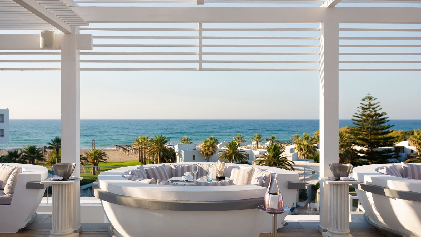 restaurants-sky-bar-zeus-and-amalthia