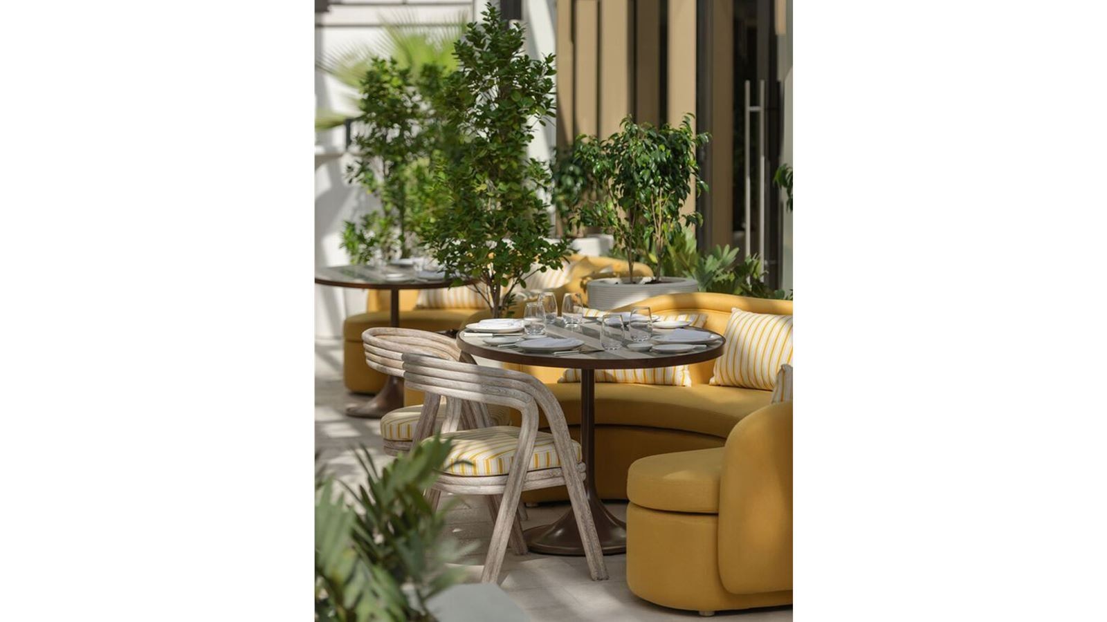 restaurants-labyrinth-main-buffet-restaurant
