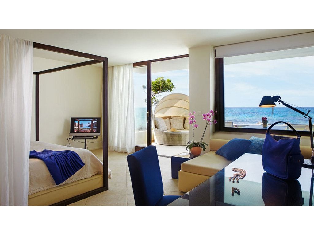 rooms-junior-bungalow-suite-waterfront-private-pool