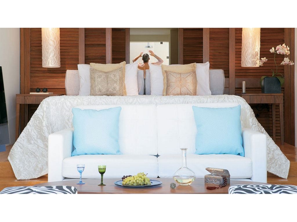 rooms-junior-suite-waterfront-gym--private-pool