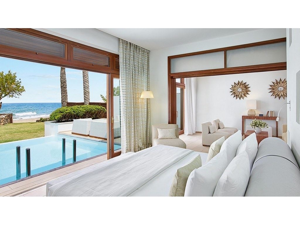 rooms-junior-villa-waterfront-with-private-pool