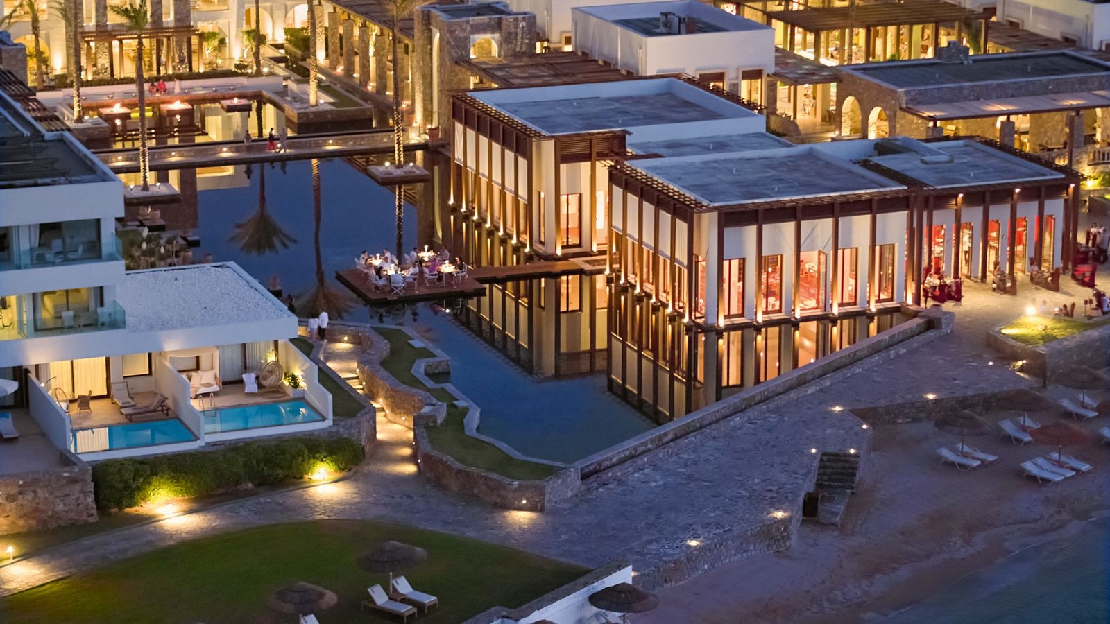 rooms-junior-bungalow-suite-waterfront-private-pool