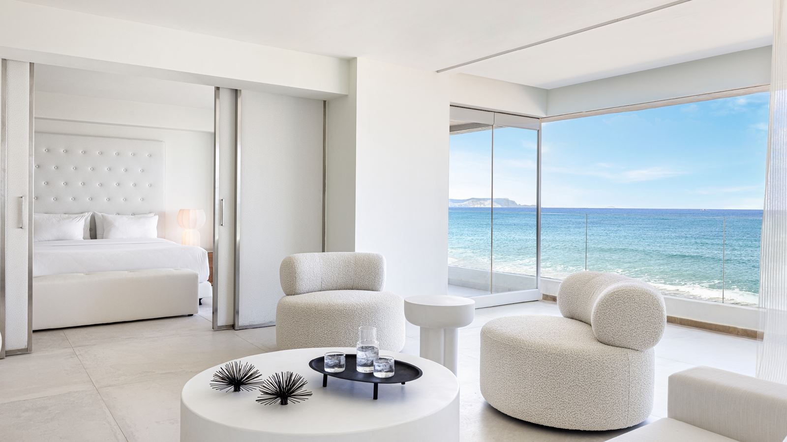 rooms-amirandes-white-suite