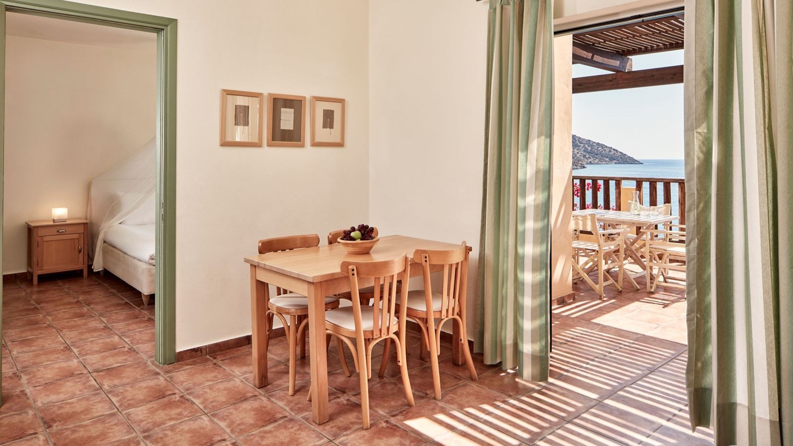 rooms-sea-front-suite