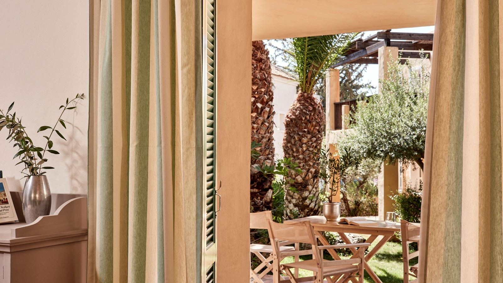 rooms-1-bedroom-family-apartment-gardenview