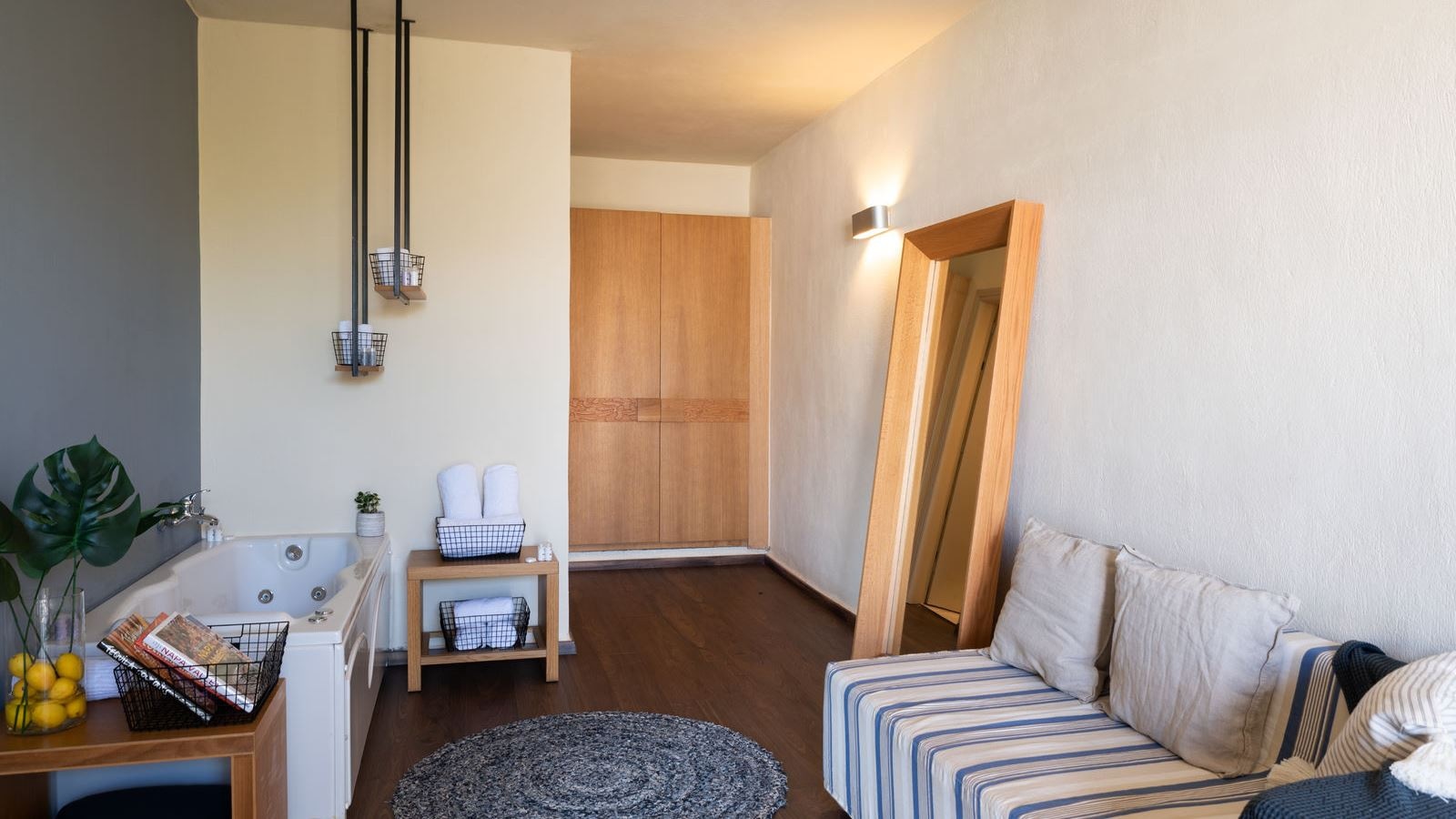 rooms-junior-suite-private-pool-sea-view