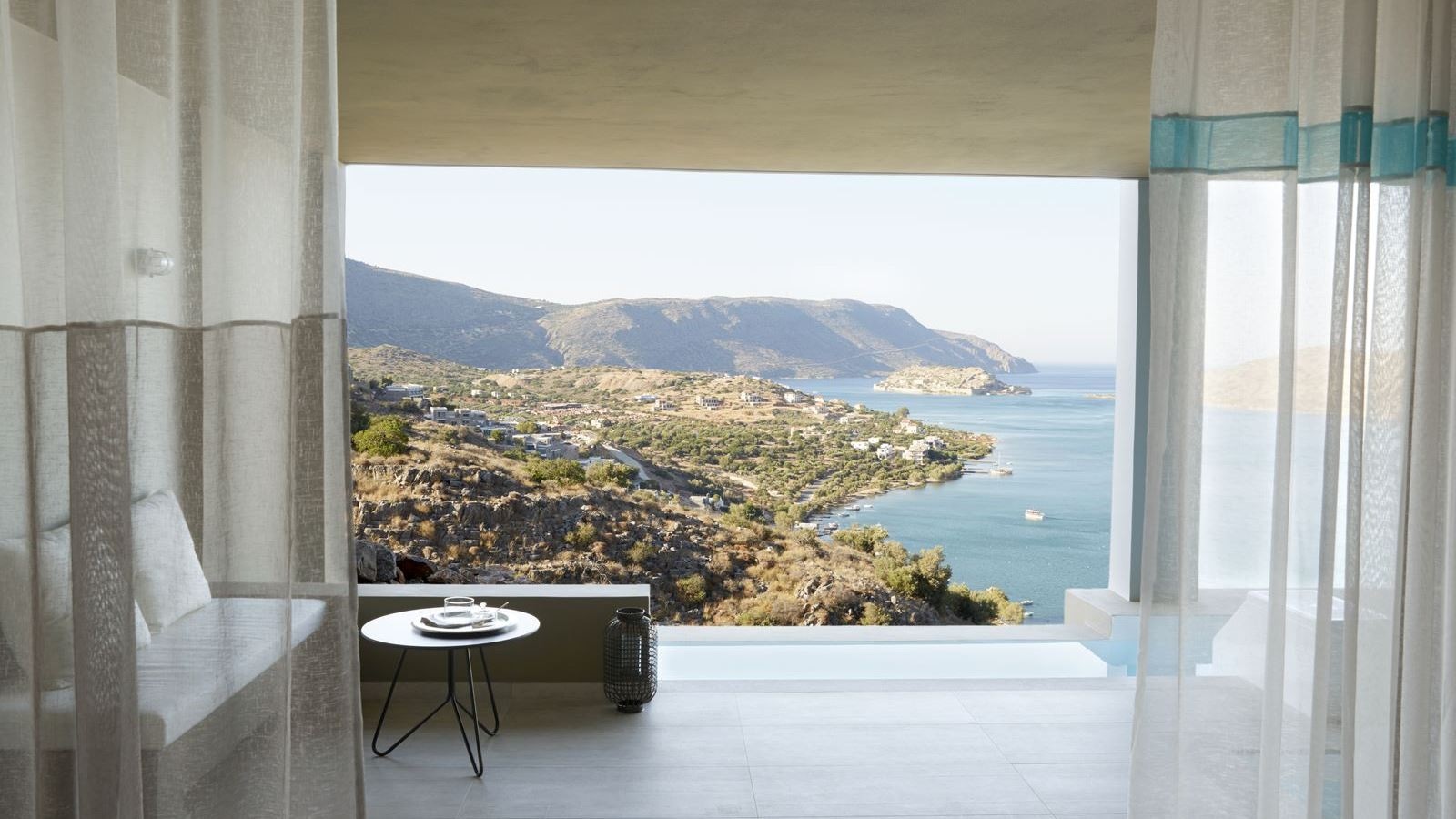 rooms-premium-suite-private-pool-sea-view