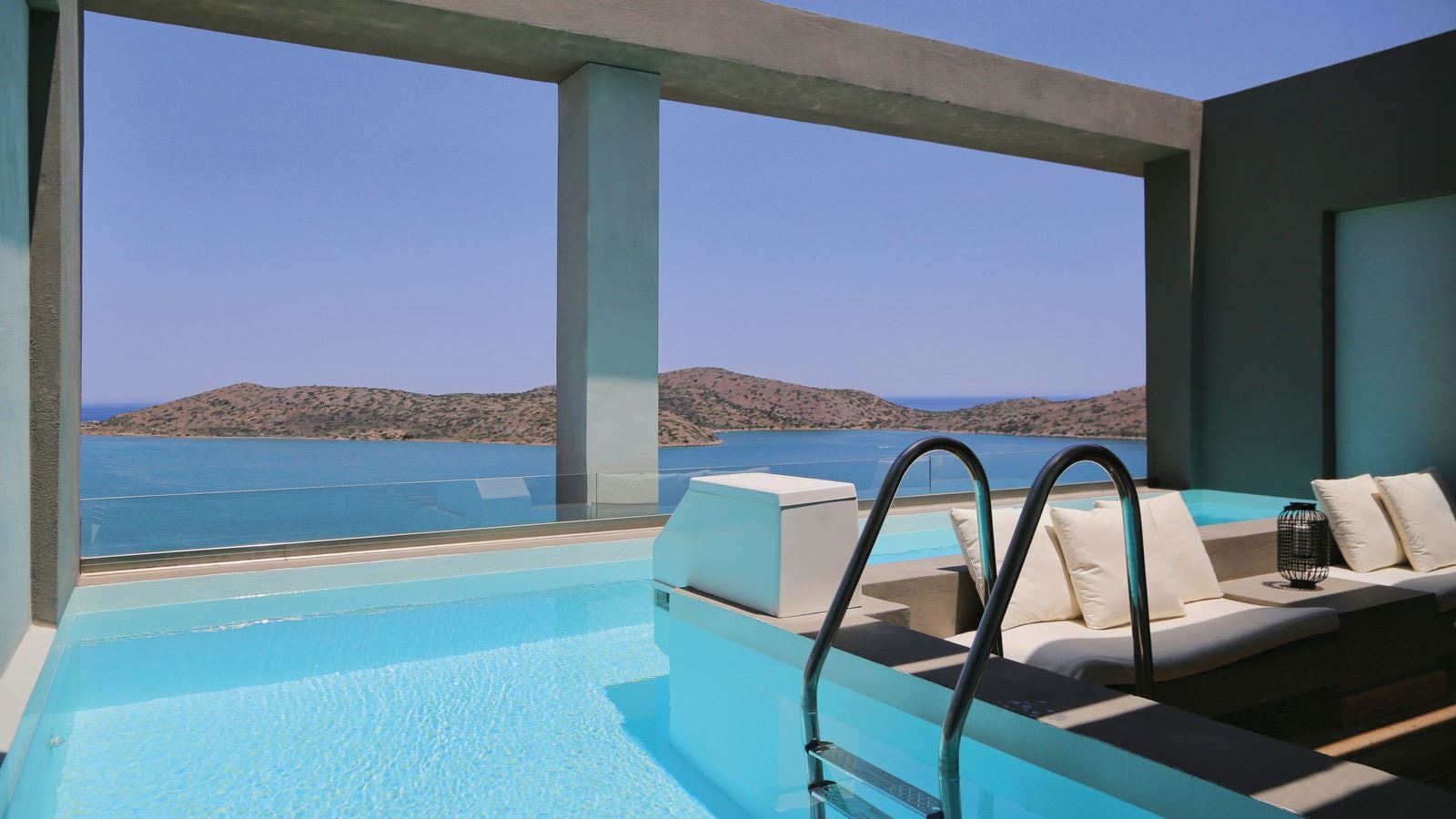 rooms-premium-suite-private-pool-sea-view