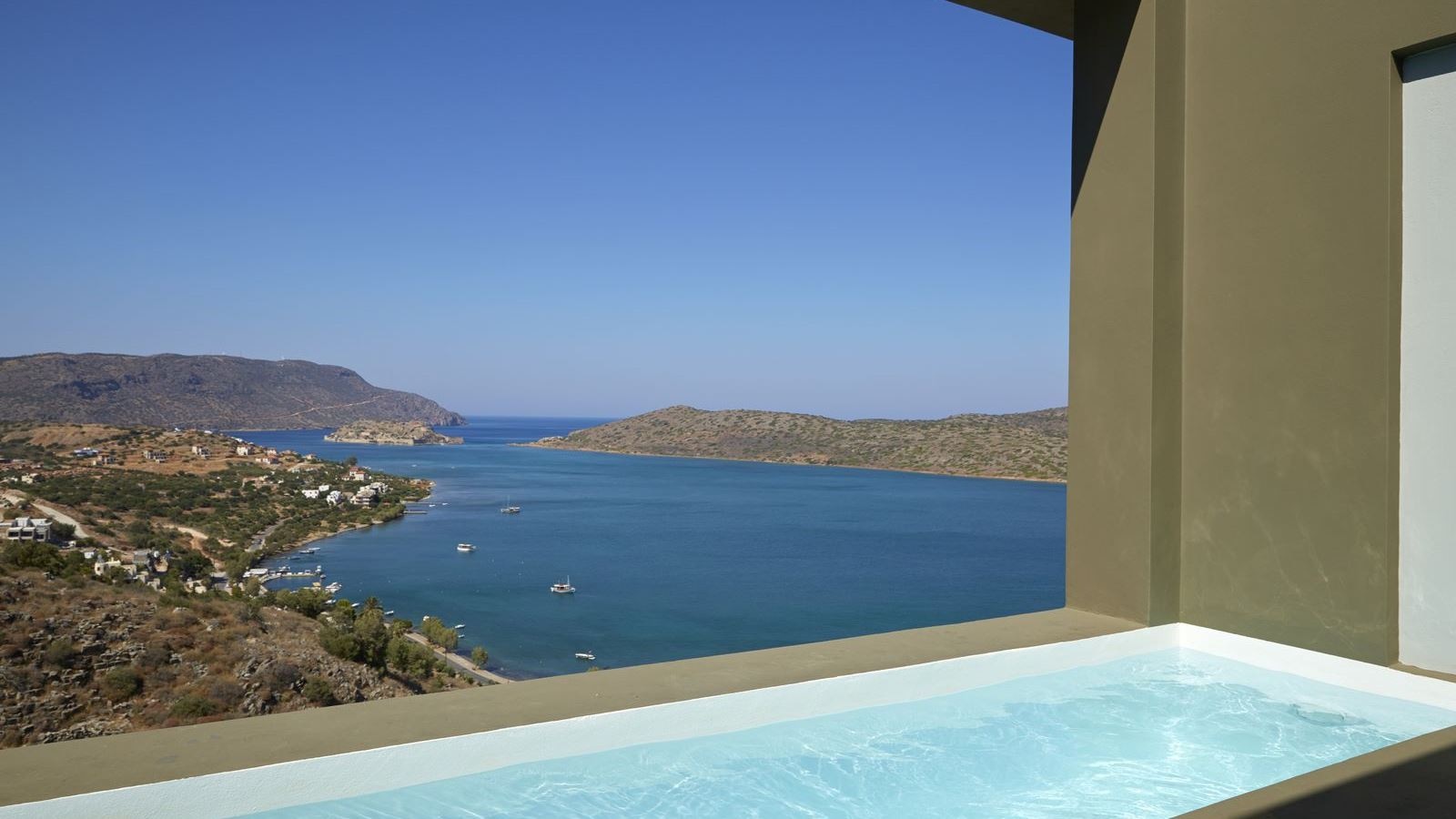 rooms-premium-suite-private-pool-sea-view