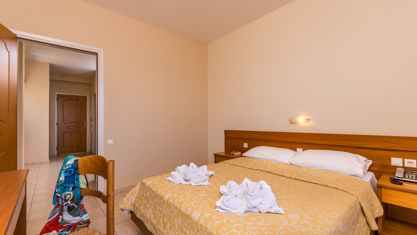 rooms-apartment-one-bedroom-with-garden-or-land-view