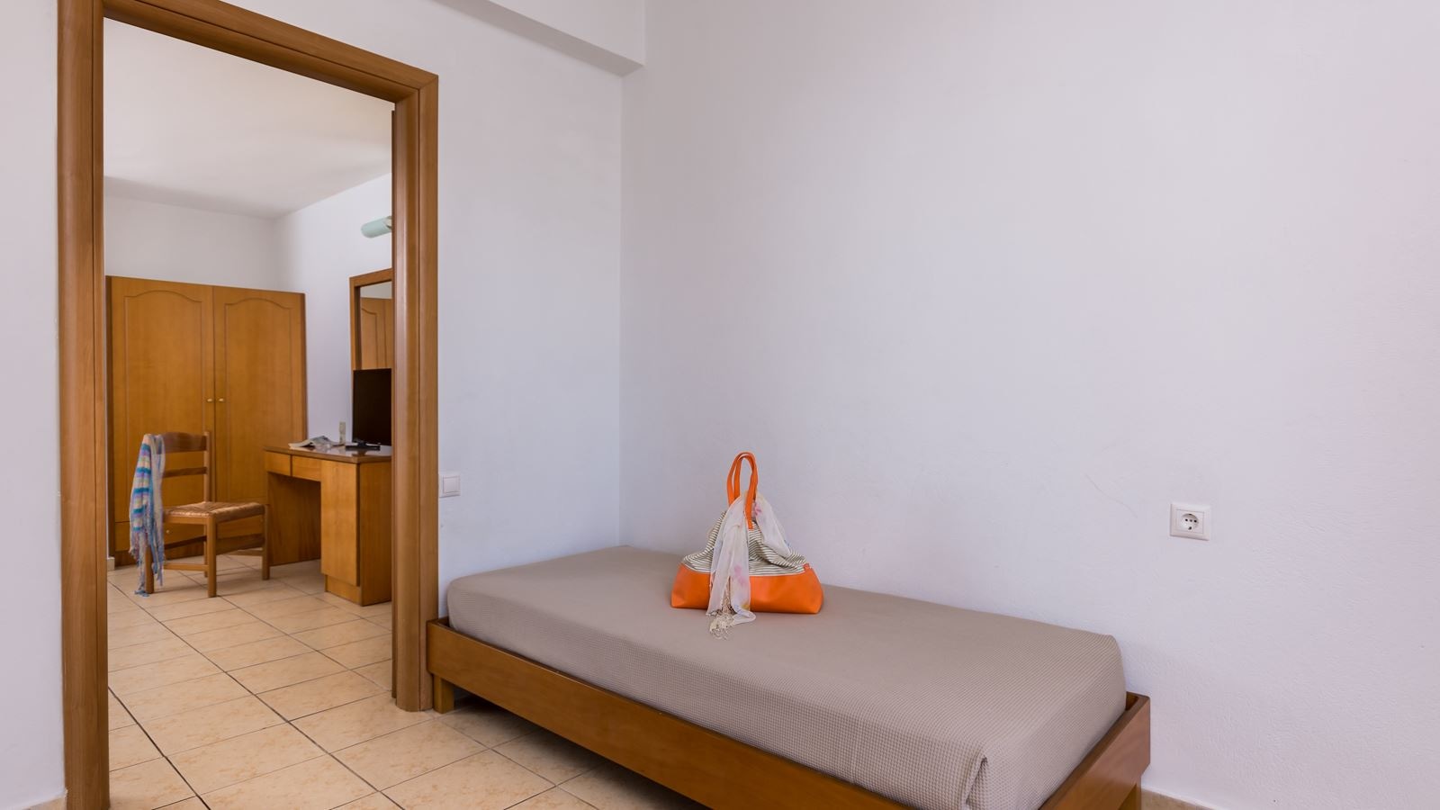 rooms-apartment-one-bedroom-with-garden-or-land-view