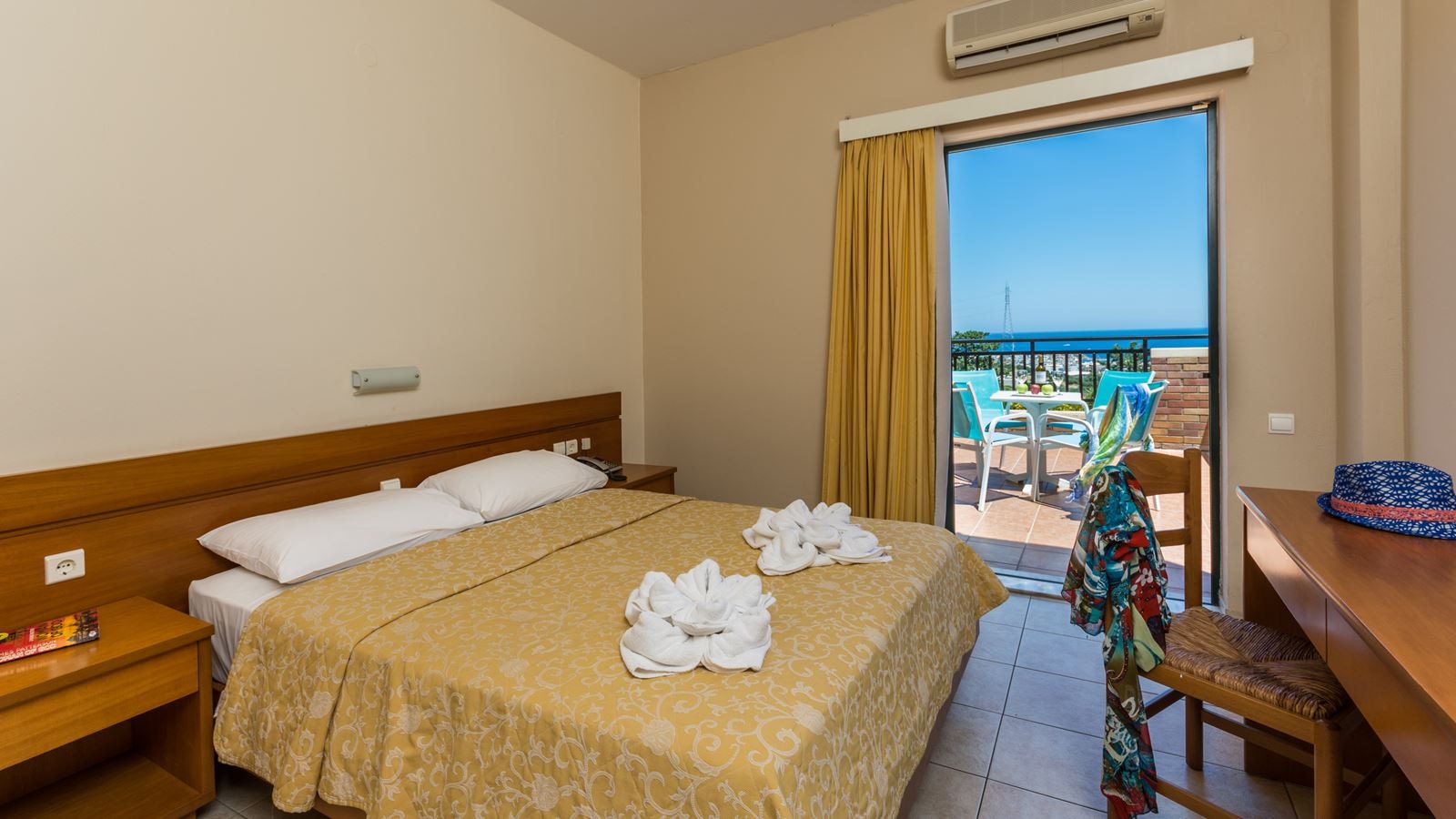 rooms-apartment-one-bedroom-with-sea-view