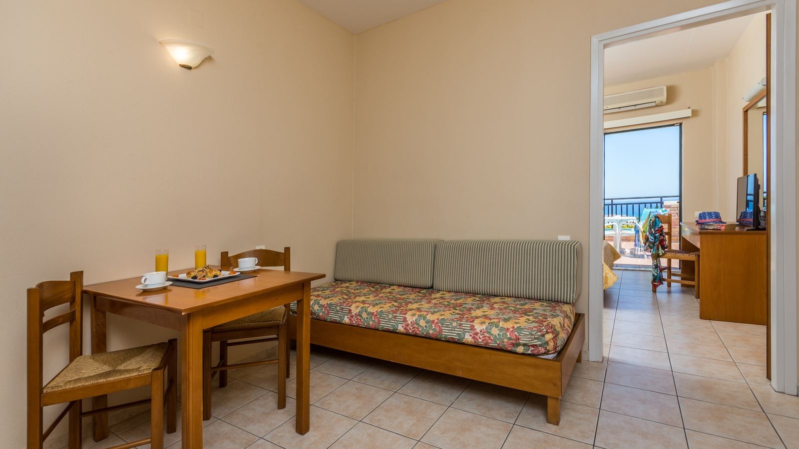 rooms-apartment-one-bedroom-with-sea-view