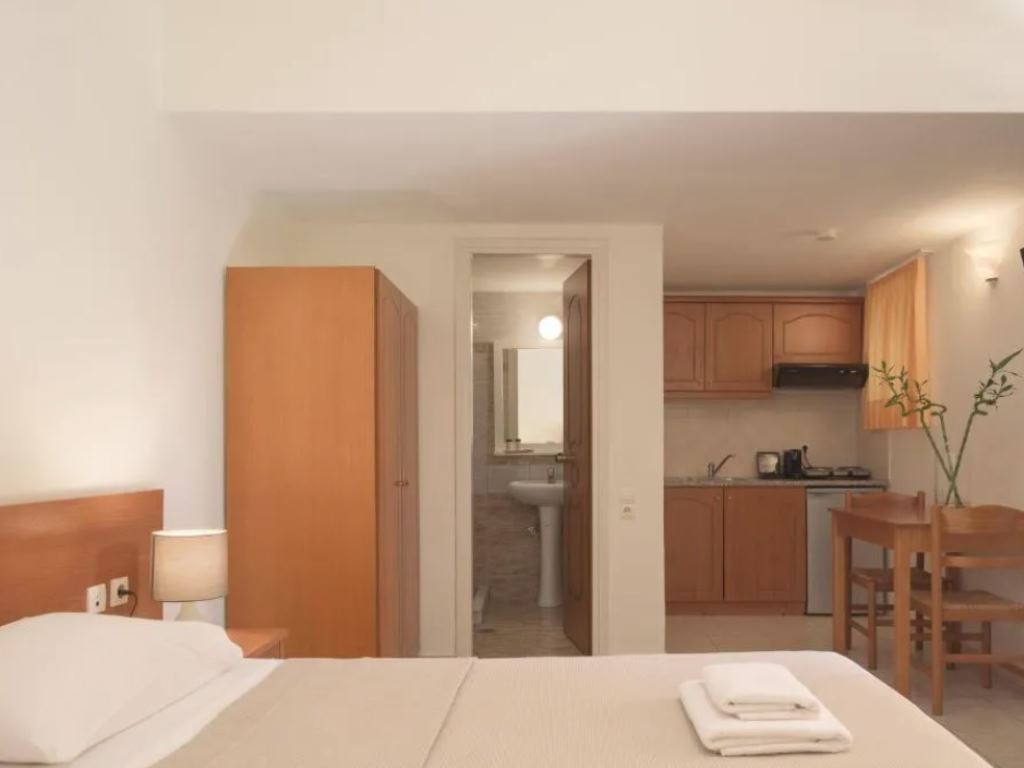 rooms-studio-with-garden-or-land-view