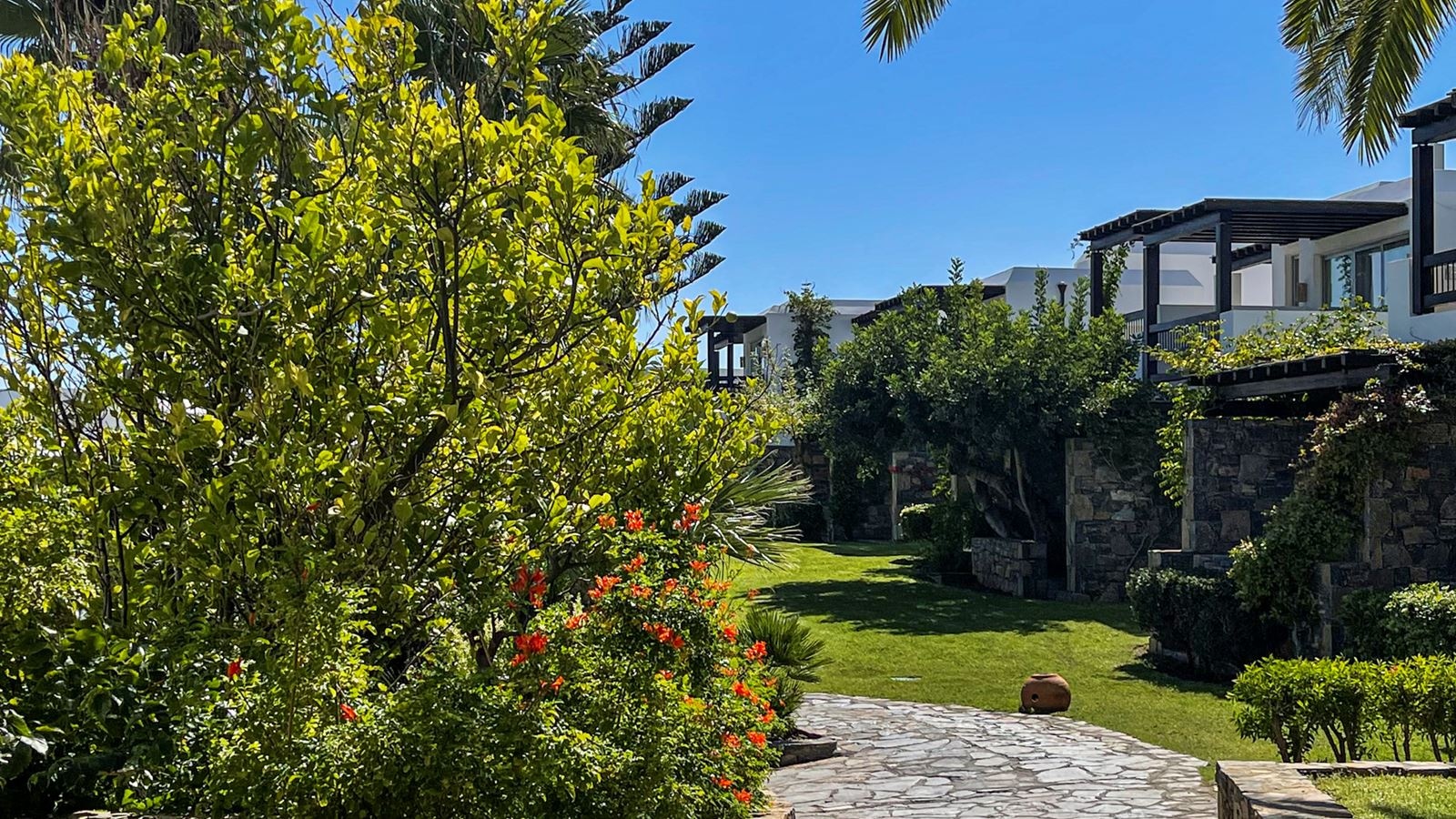 rooms-bungalow-garden-view