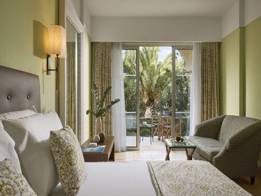 rooms-double-room-main-duilding-garden-view