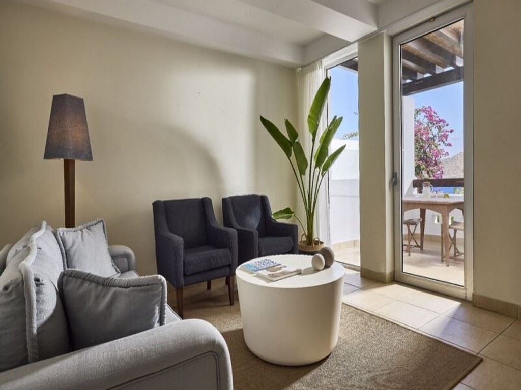 rooms-1-bedroom-superior-suite-seaview