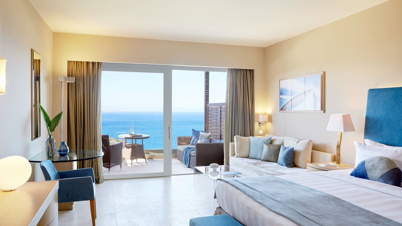 rooms-deluxe-room-sea-view