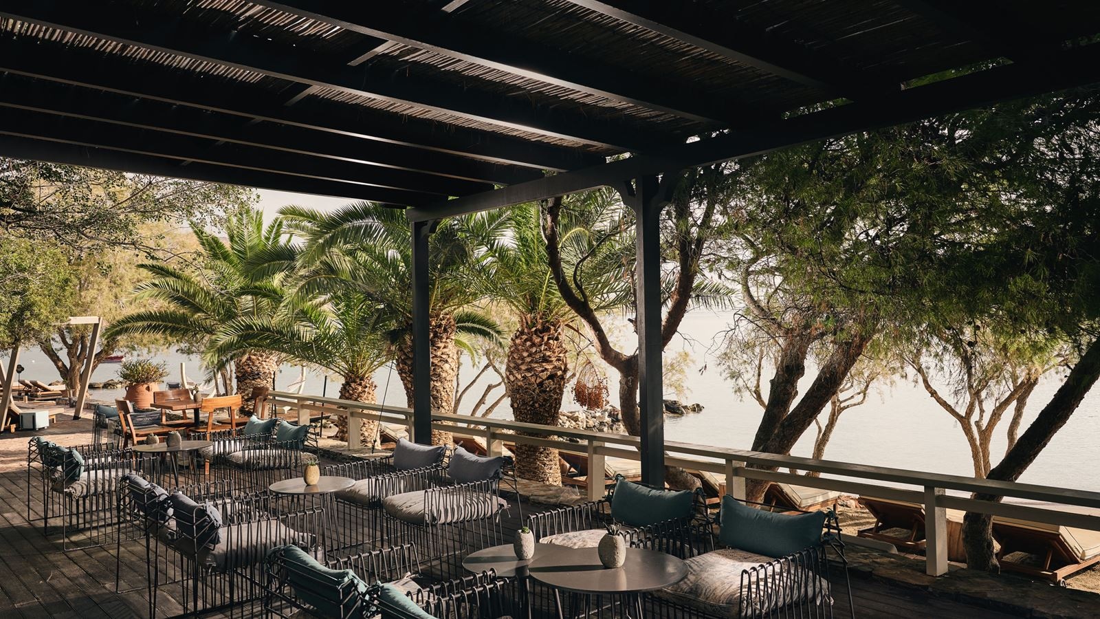 bars-breeze-all-day-beach-lounge