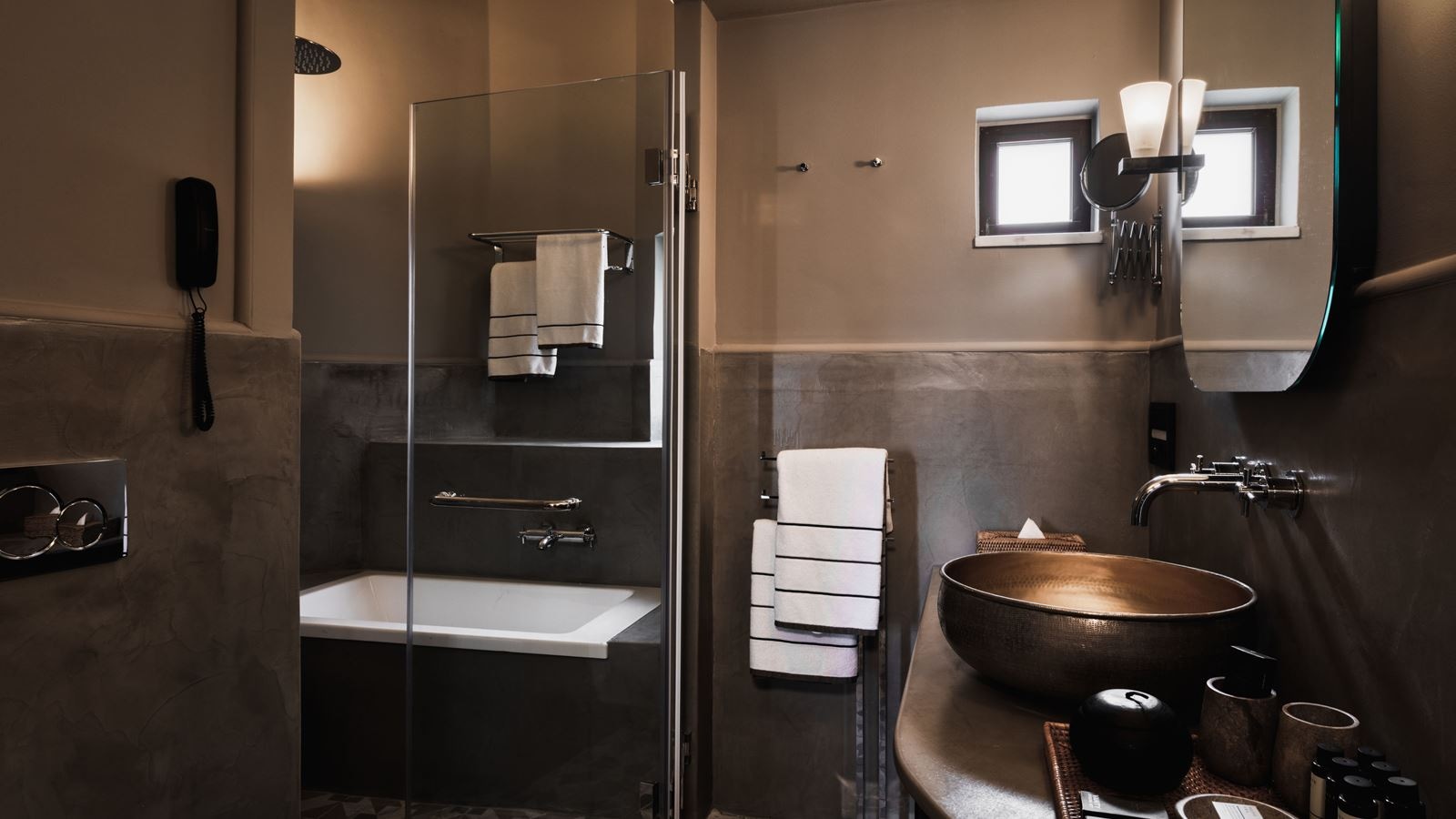 rooms-luxury-family-2-bdr-suite-sv-with-outdoor-jacuzzi