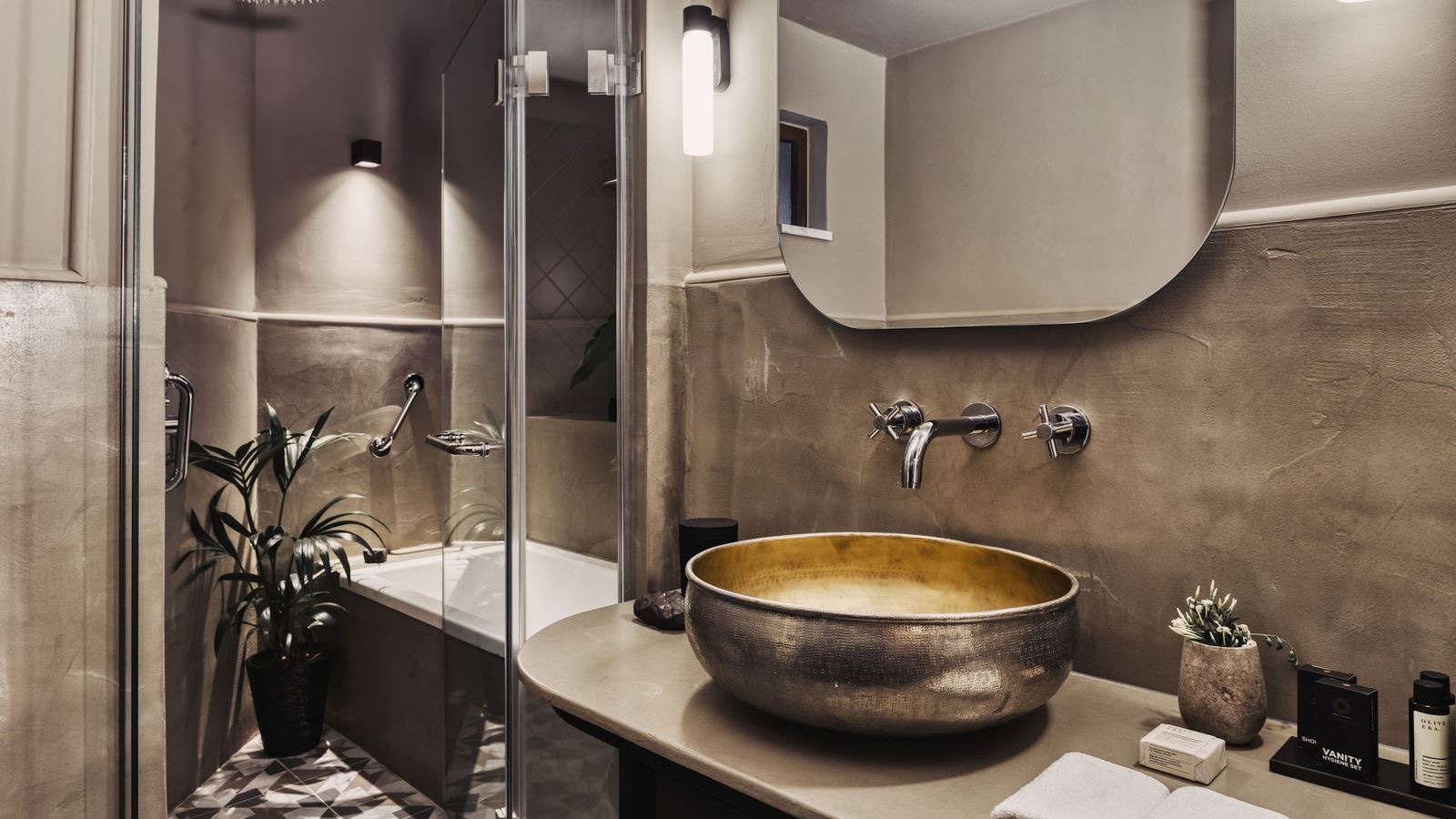 rooms-luxury-family-2-bdr-suite-sv-with-outdoor-jacuzzi