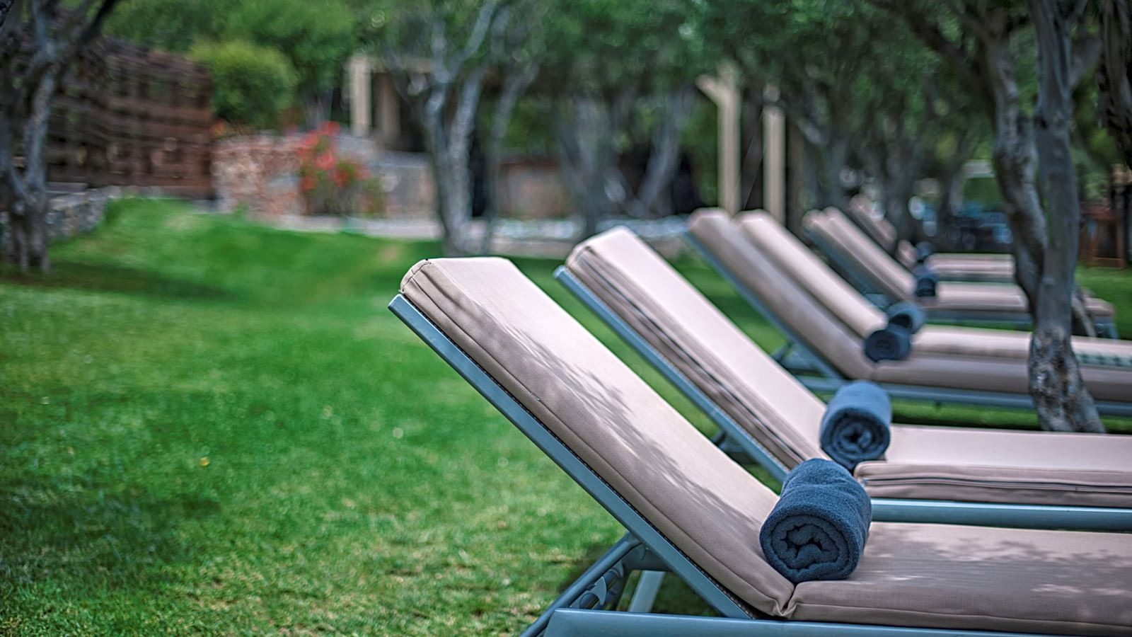 bars-breeze-all-day-beach-lounge