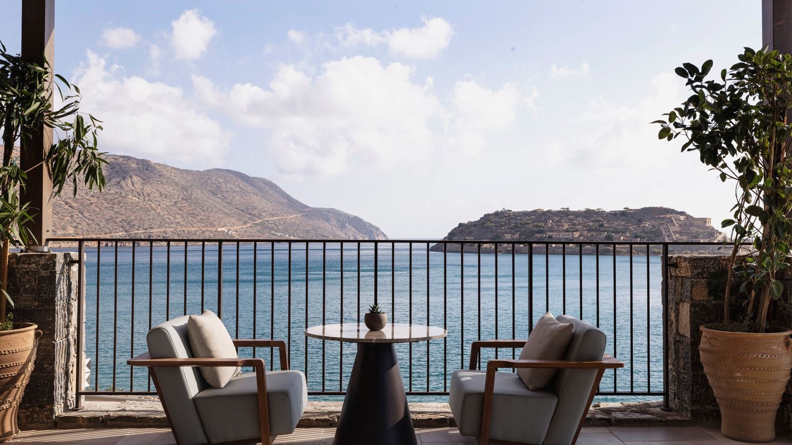 restaurants-antoninos-bar-restaurant-adults-only