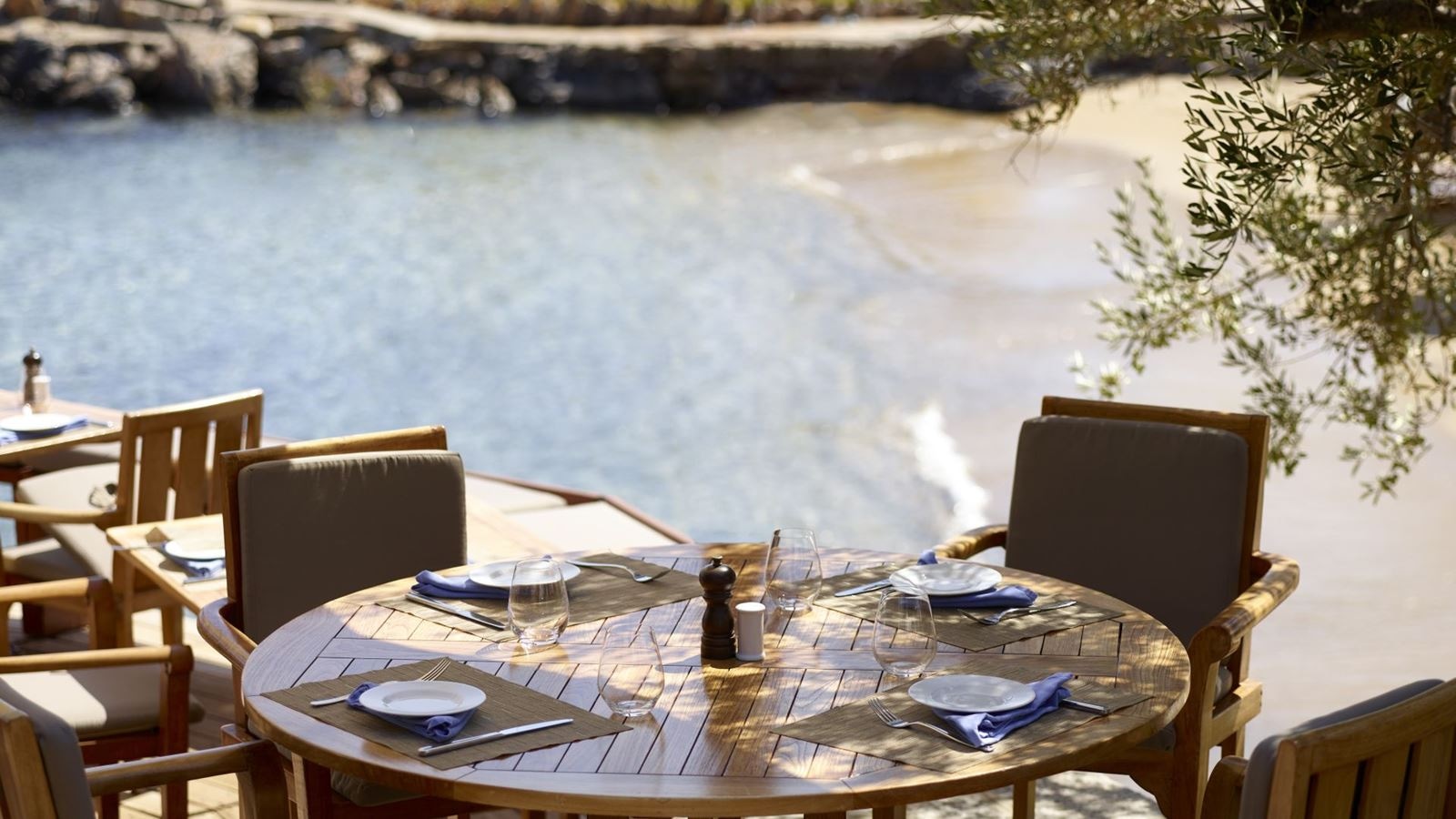 restaurants-yacht-club-restaurant