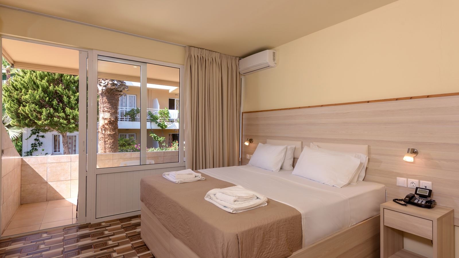 rooms-double-garden-view
