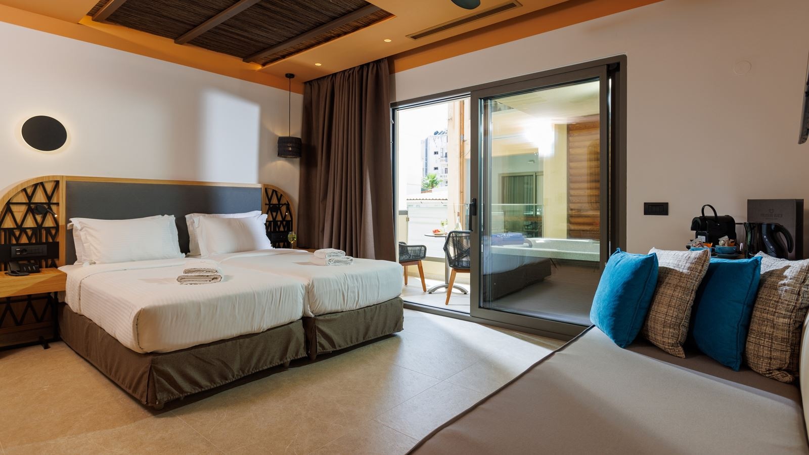 rooms-superior-de-lux-suite-with-jacuzzi-and-hammam