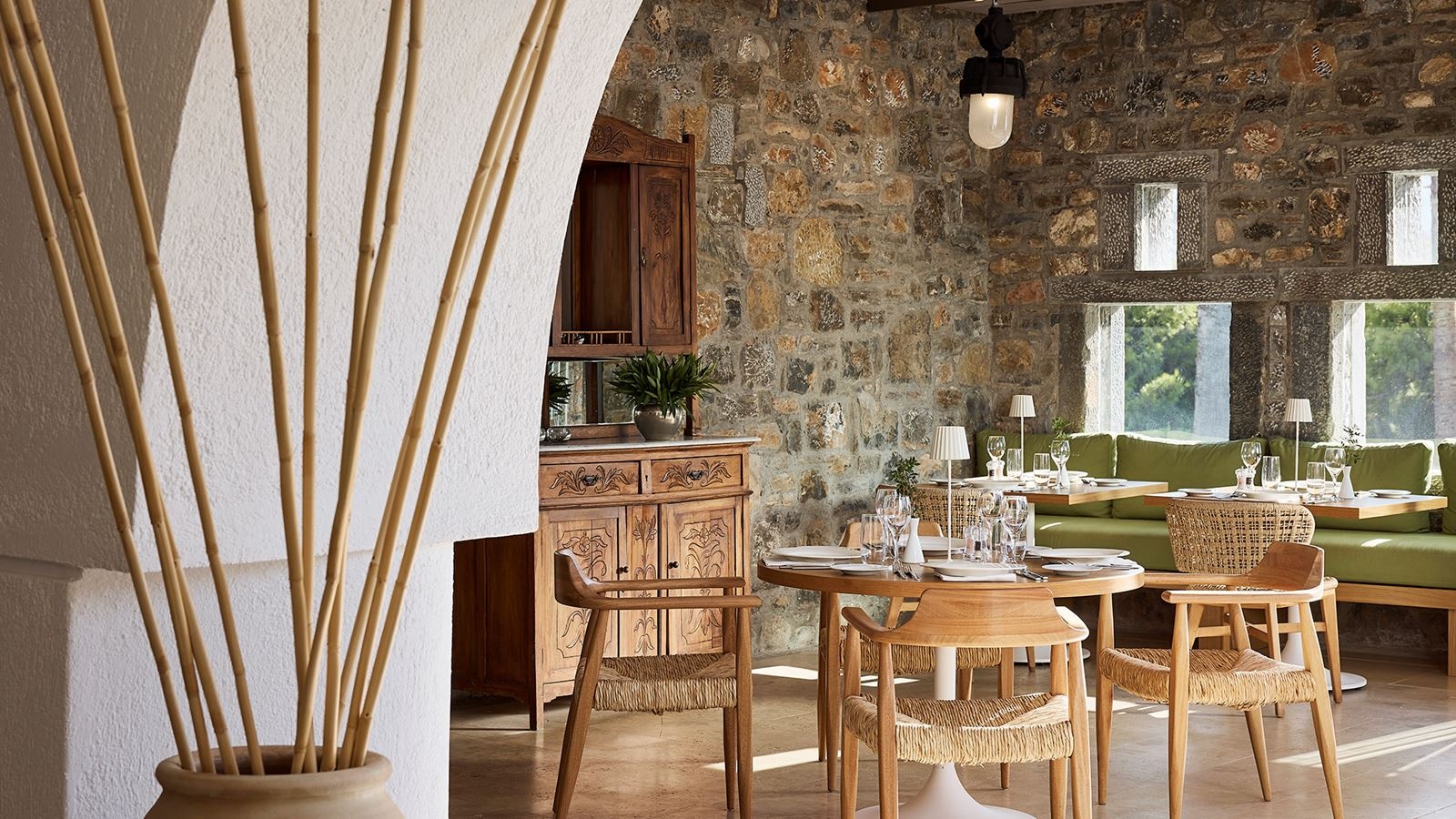 restaurants-labyrinthos-main-restaurant